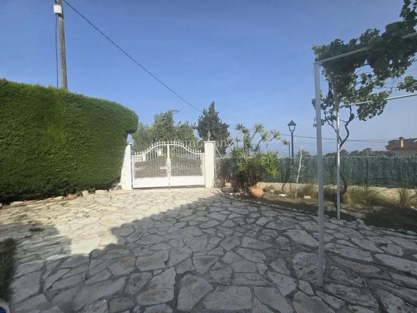 Chalet pareado en calle Font de Bany