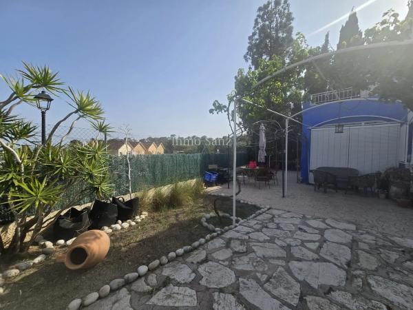 Chalet pareado en calle Font de Bany