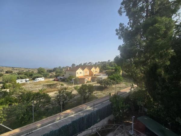 Chalet pareado en calle Font de Bany