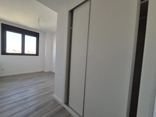 Piso en avenida Deportista Isabel Fernández, 2