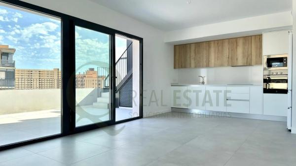 Dúplex en calle Periodista Asuncion Valdes