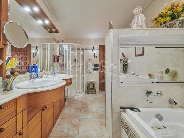 Chalet pareado en avenida Albufereta, 81 -73