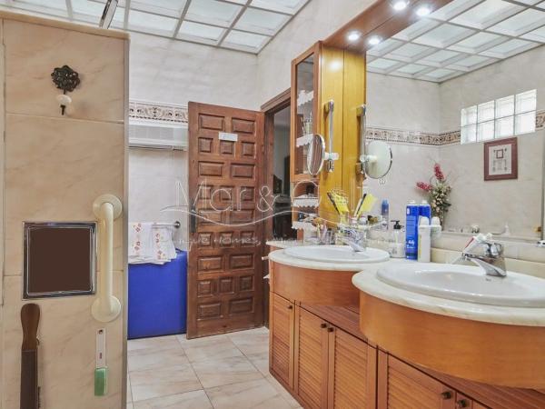 Chalet pareado en avenida Albufereta, 81 -73