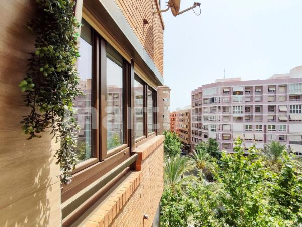 Piso en avenida Oscar Espla s/n