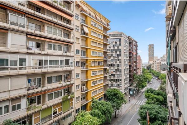 Estudio en rambla de Méndez Núñez, 43