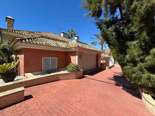 Casa independiente en avenida de la Costa Blanca