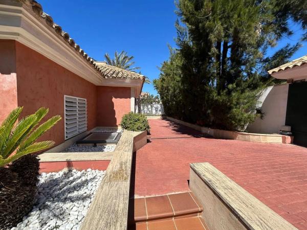 Casa independiente en avenida de la Costa Blanca