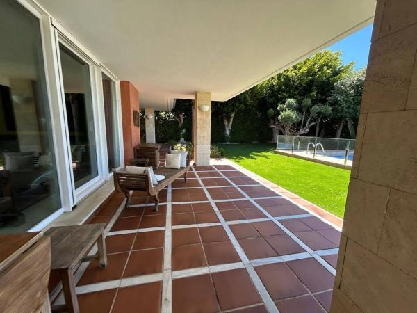 Casa independiente en avenida de la Costa Blanca