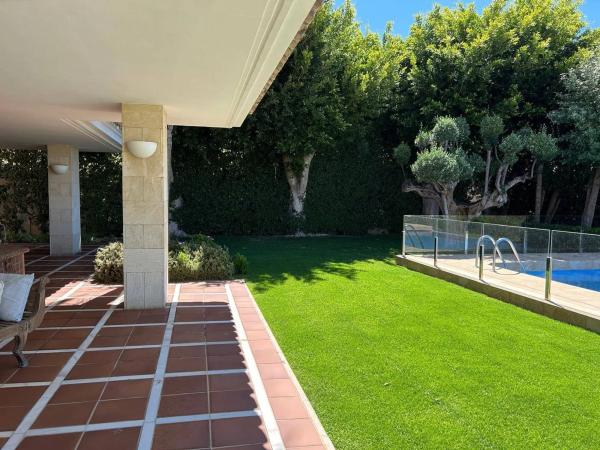 Casa independiente en avenida de la Costa Blanca