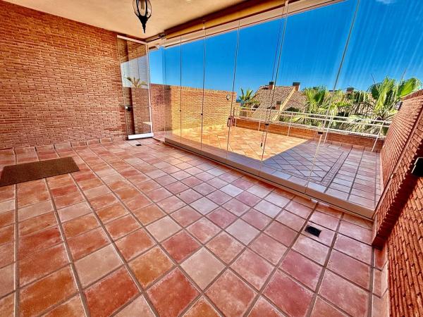 Chalet adosado en calle Océano