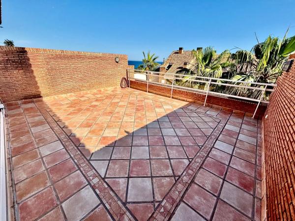 Chalet adosado en calle Océano