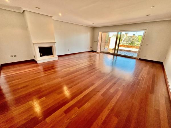 Chalet adosado en calle Océano