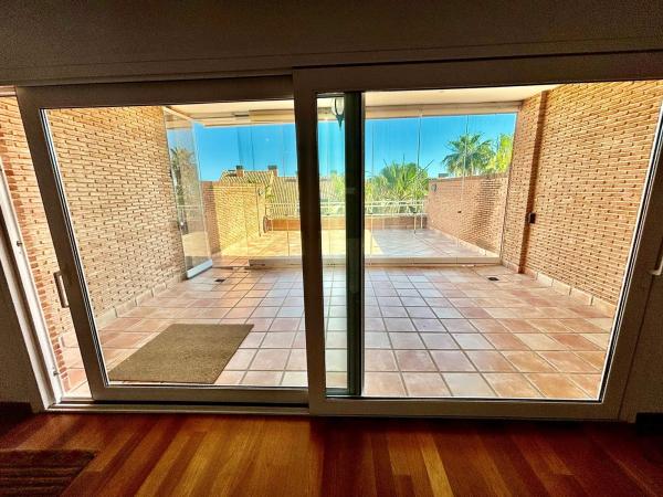 Chalet adosado en calle Océano