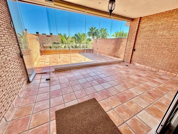 Chalet adosado en calle Océano