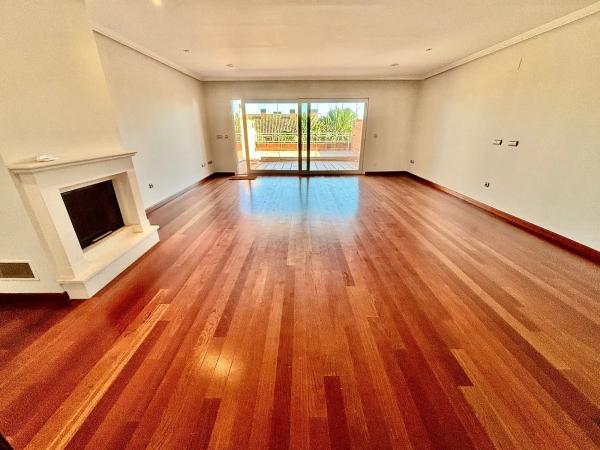 Chalet adosado en calle Océano