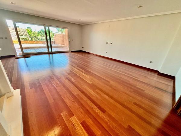 Chalet adosado en calle Océano