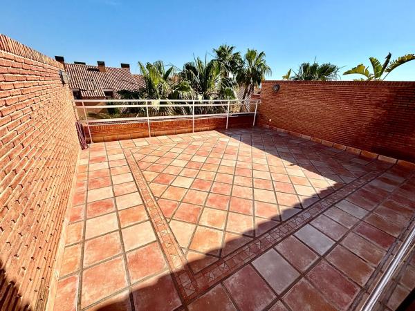 Chalet adosado en calle Océano