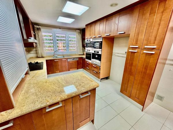 Chalet adosado en calle Océano