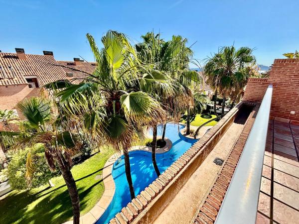 Chalet adosado en calle Océano