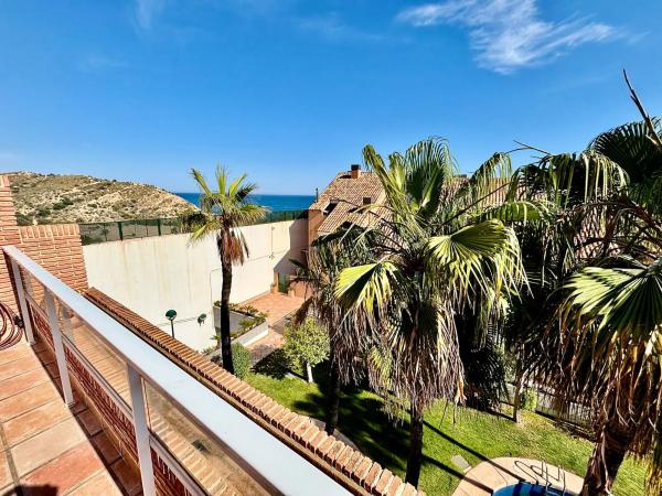 Chalet adosado en calle Océano