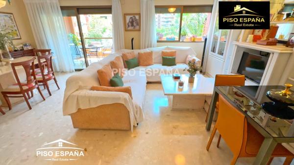 Dúplex en calle Madre Teresa de Calcuta