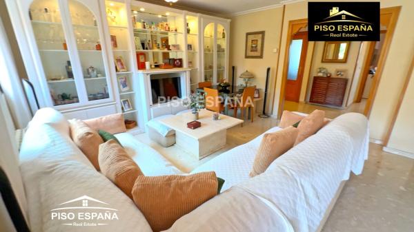 Dúplex en calle Madre Teresa de Calcuta