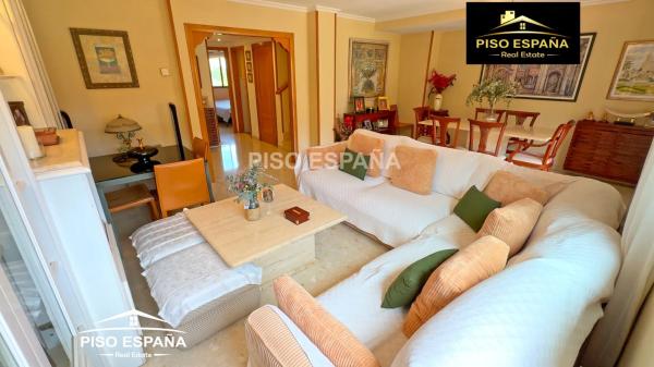 Dúplex en calle Madre Teresa de Calcuta