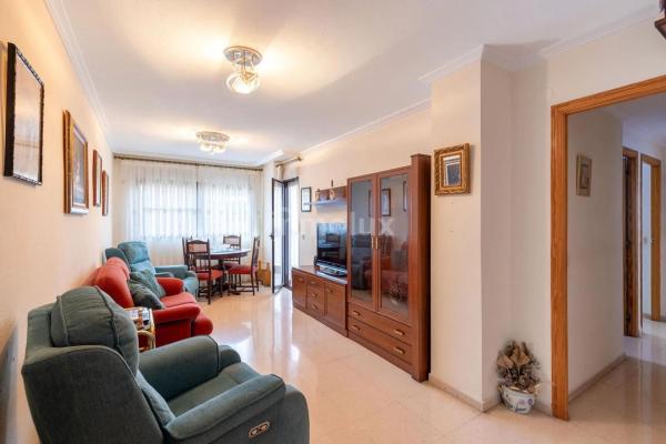 Piso en calle del Poeta Sansano