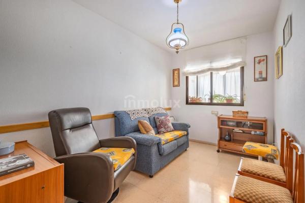 Piso en calle del Poeta Sansano