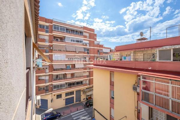 Piso en calle del Poeta Sansano