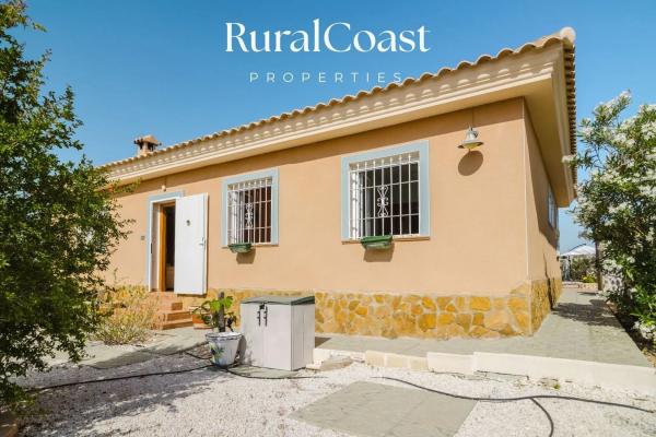 Casa independiente en calle Serra Bernia