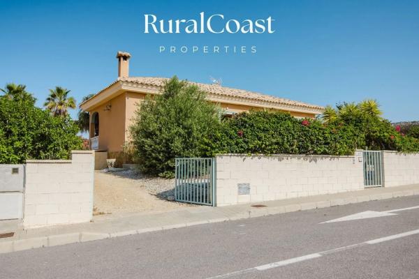 Casa independiente en calle Serra Bernia