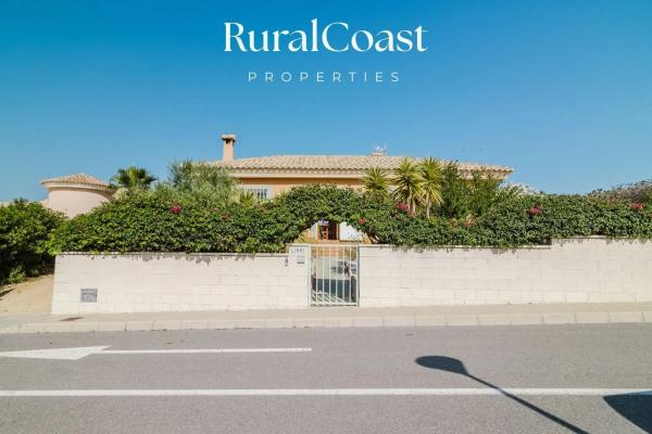 Casa independiente en calle Serra Bernia