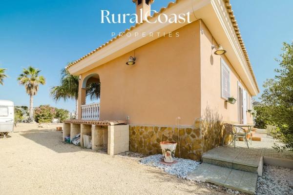 Casa independiente en calle Serra Bernia