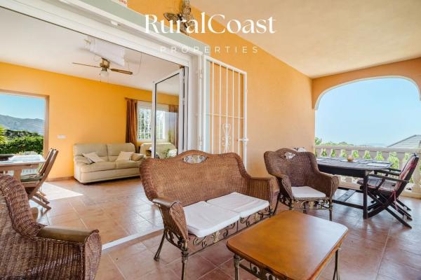 Casa independiente en calle Serra Bernia