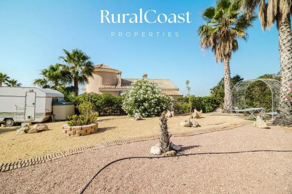 Casa independiente en calle Serra Bernia