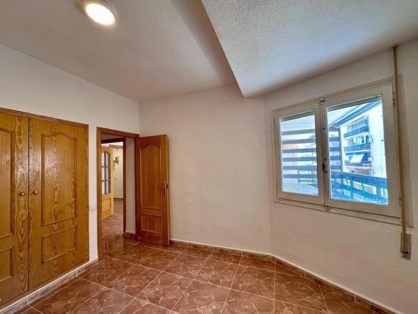 Piso en calle el Pinós, 1