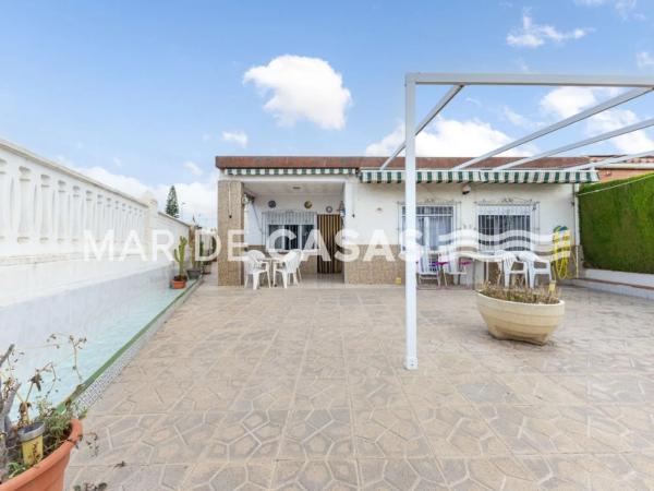 Chalet pareado en avenida del Vincle