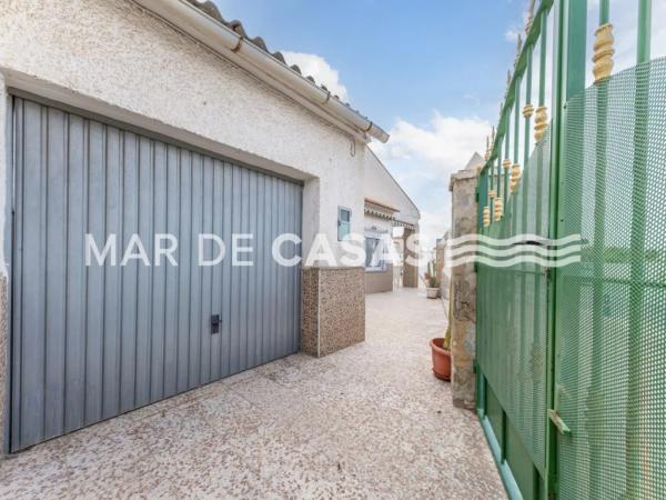 Chalet pareado en avenida del Vincle