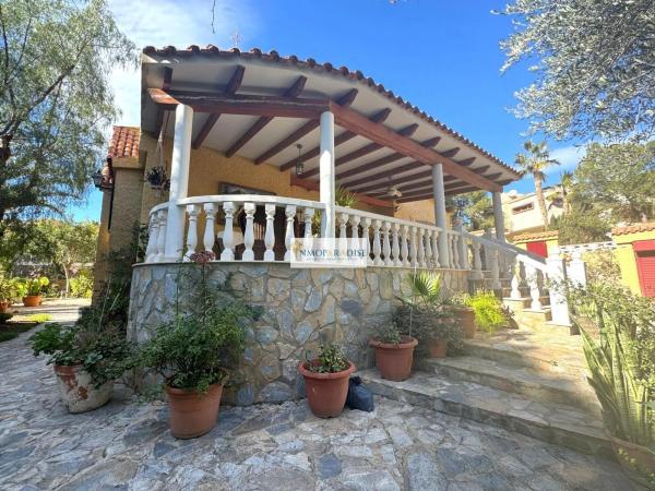 Casa independiente en calle Lisboa