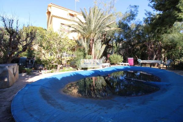 Casa independiente en calle Lisboa