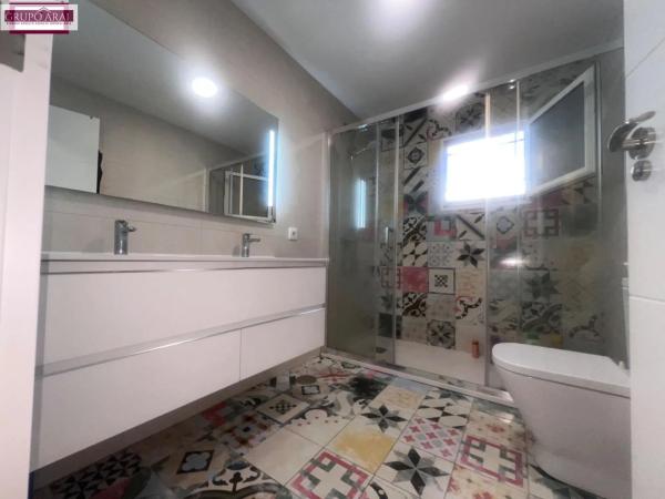 Casa independiente en calle Miranda, 2 -10