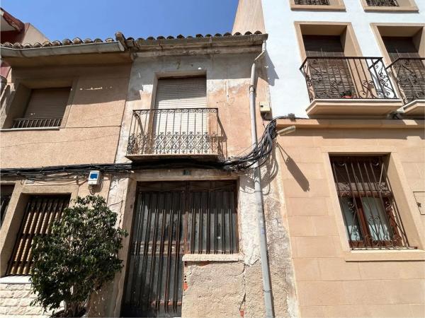 Casa independiente en paseo de la Constitució