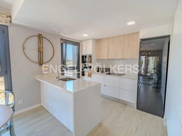 Piso en calle Pedagoga Amelia Asensi Beviá, 1