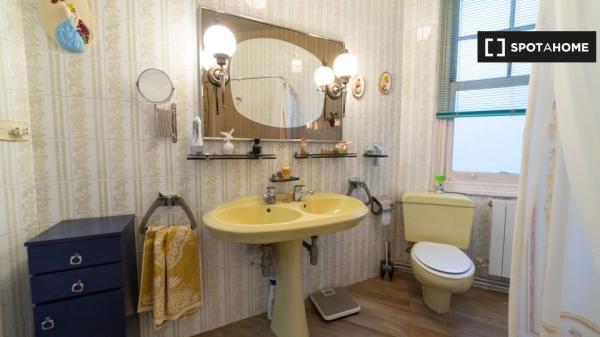 Piso en alquiler de 3 habitaciones en Abandoibarra, Bilbao