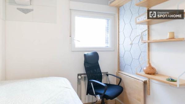 Se alquila habitación en piso compartido de 3 habitaciones en Madrid