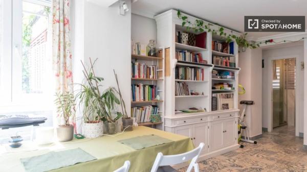 Se alquila habitación en piso compartido de 3 habitaciones en Madrid