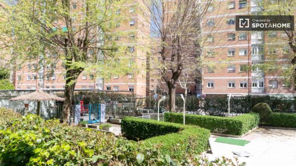 Se alquila habitación en piso compartido de 3 habitaciones en Madrid