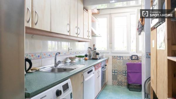 Se alquila habitación en piso compartido de 3 habitaciones en Madrid