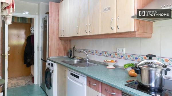 Se alquila habitación en piso compartido de 3 habitaciones en Madrid